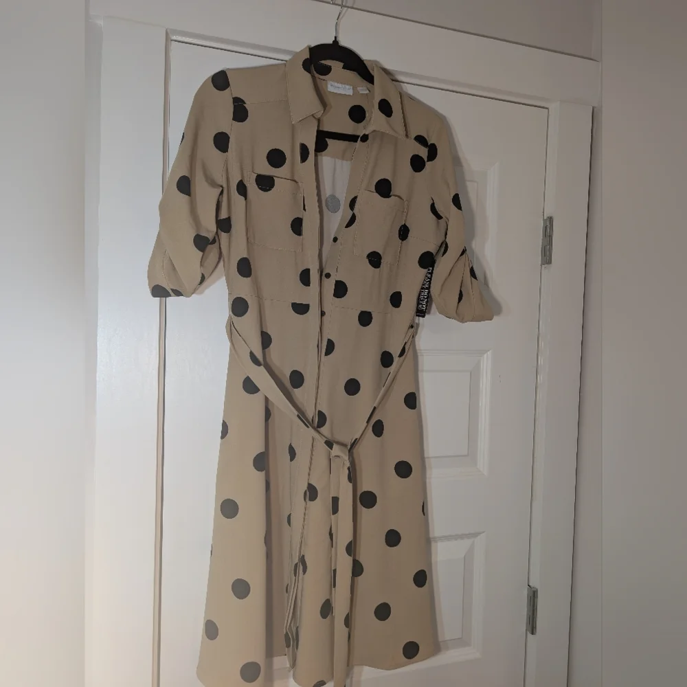 New York & Company Beige Dress with Black Polka Dots - Picture 3 of 9
